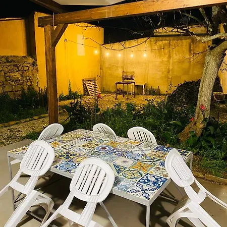 In Campagna בקתה *